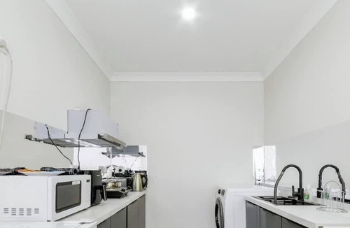 Wheeler Heights House | 1B house beachside comfy stay