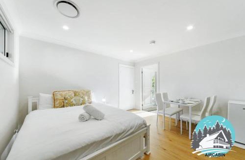 Wheeler Heights House | 1B house beachside comfy stay