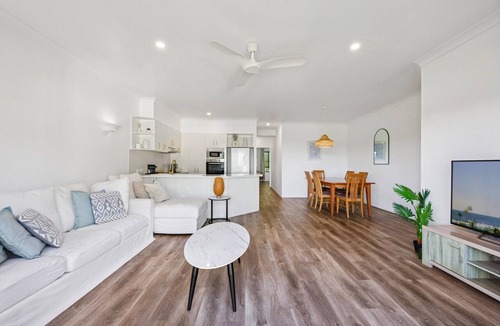 Palm Beach Apartment | 2-Bed Beachfront Escape with Pool and BBQ Access