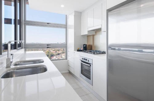 Zetland Apartment | 2-Bedroom Suite in Superb Zetland Sydney