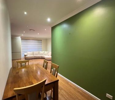 Beecroft House | 2 Green Room