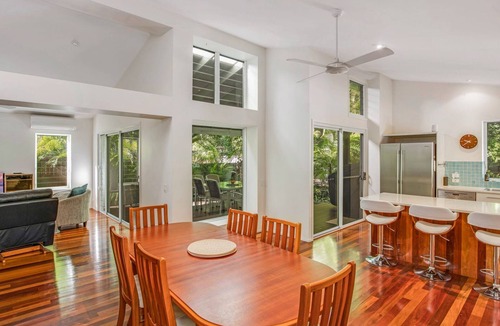 Rainbow Beach House | 2 Naiad Court - Rainbow Shores