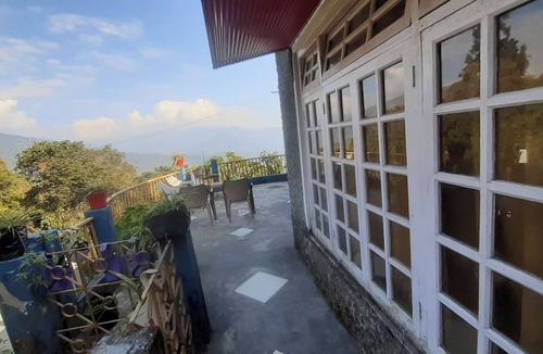 Turuk House | 2. The Atrium Park Kalimpong - Room with Mountain Sunrise View -Parking & wifi
