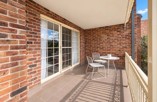 Manuka Apartment | 2BR Inner South Stay with Pools, Gym and Sauna