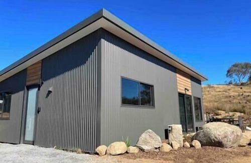 East Jindabyne House | #3 Amazing views of lake and mountains new eco cabin