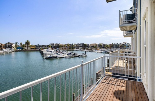 Patterson Lakes House | 3-Bed Waterfront Family Home in Scenic Location