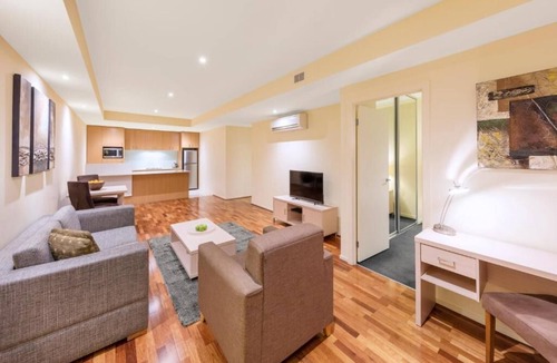 Chinatown Apartment | 3 Bedroom Apartment at Lonsdale Street Melbourne