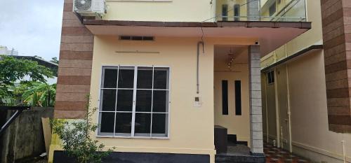 Eloor Villa | 3BHK Independent Villa Cochin - Holiday Home 10 minutes from Lulu Mall Kochi - House in Ernakulam