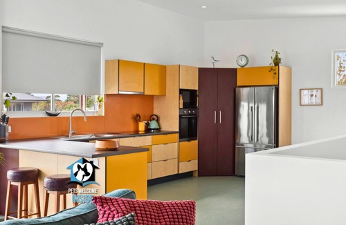 Aldinga Beach House | 3BR Retro Charm: Beach House Getaway