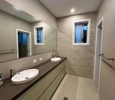 Beecroft House | 4 Yellow Room
