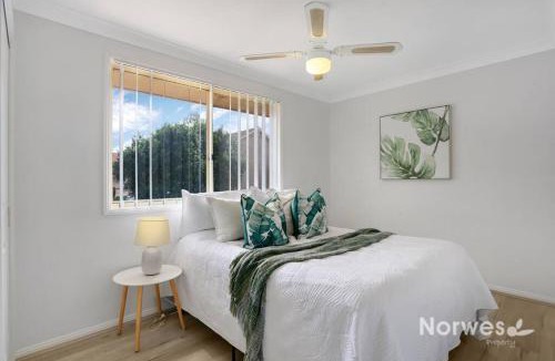 Glenmore Park Villa | 5 Bedroom Family and Group House Sleeps 10 Glenmore Park Blue Mountains Access