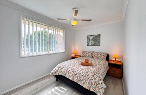 Glenmore Park Villa | 5 Bedroom Family and Group House Sleeps 10 Glenmore Park Blue Mountains Access