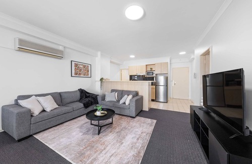 East Perth Apartment | 50 Bright Breezy East Perth Pool, Gym & Parking