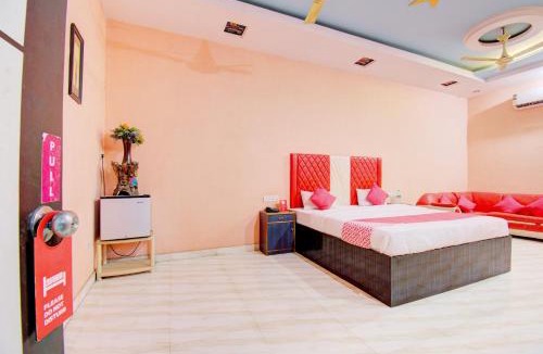 Daulatabad Hotel | 6 CR Hotel Lucky Star CENTRAL BUS STOP