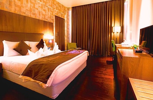 Pimpri - Chinchwad Hotel | 6 ONYX