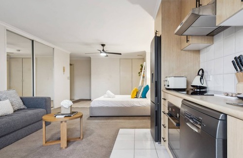 Crows Nest Apartment | A Little Crows Nest Escape