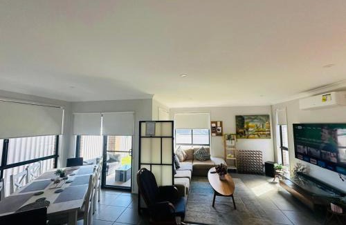 Austral House | A Private Ensuite with AC and TV