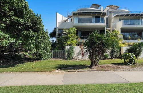 Marcoola House | Absolute Beachfront Marcoola with Private Pool
