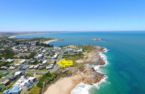 Port Elliot Apartment | Absolute Beachfront Port Elliot | Ocean Views | Sleeps 8 | Family Holiday Accommodation
