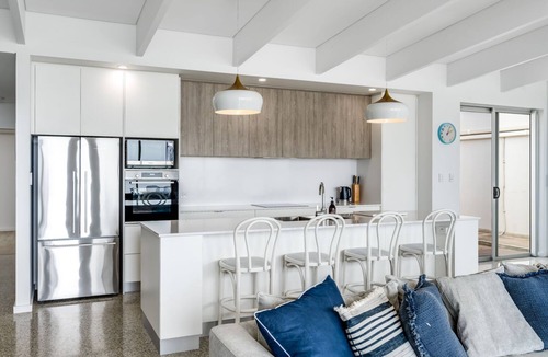 Muloowurtie House | Absolute beachfront at Black Point
