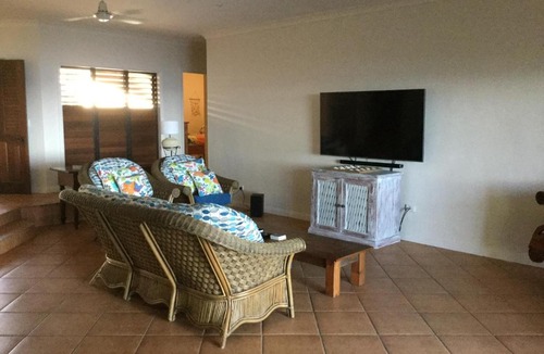 Newell House | ABSOLUTE BEACHFRONT BLISS - NEWELL BEACH - 10 Metres to the Ocean