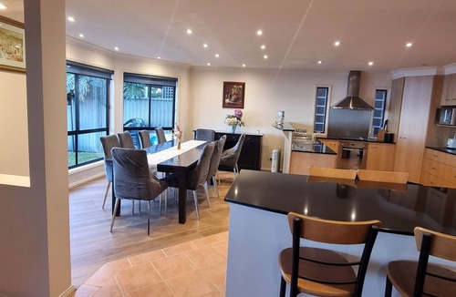 Charmhaven House | Absolute Waterfront with 5 bedrooms
