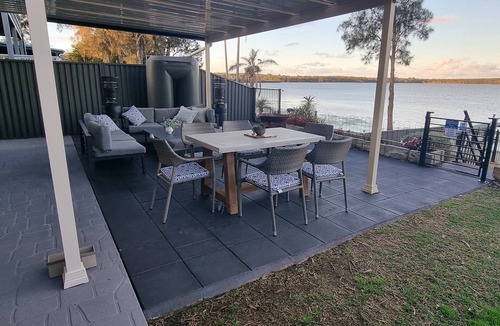 Charmhaven House | Absolute Waterfront with 5 bedrooms