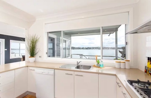 Coal Point House | Absolute Waterfront Coal Point - Luxe Waterfront Escape - Pet Friendly