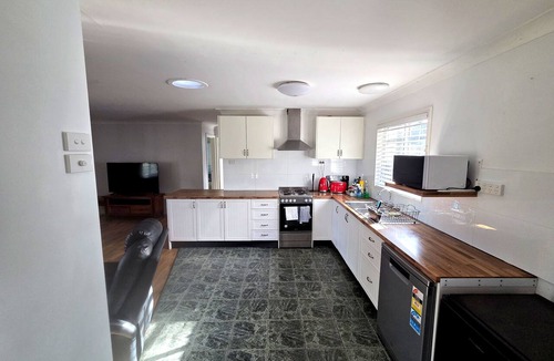 Maroota House | Accessible Retreat – 3 Bedroom, 2 Bathroom