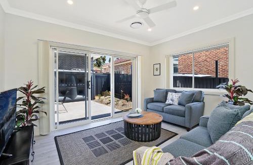 Maitland House | Accommodation Hunter - Adams Street Maitland