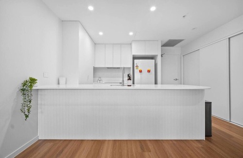 Mitchelton Apartment | Across from Train &Bus Station | Pool & Gym & View