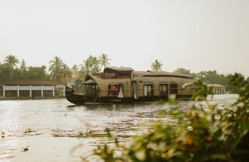 Nedumudy House | Alleppey Backwater Resort