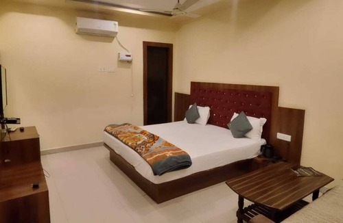 Varanasi Hotel | Aman Hotel