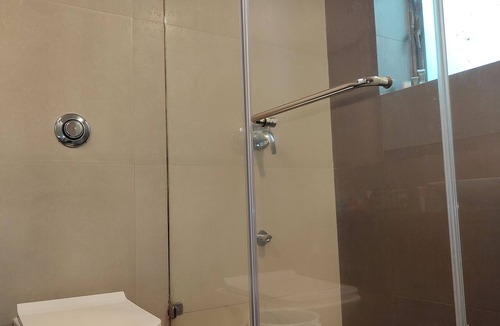 Wellington Pier Cabin | Apollo Guest House – Colaba Causeway