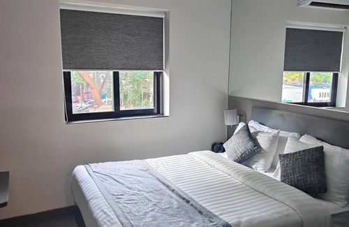 Wellington Pier Cabin | Apollo Guest House – Colaba Causeway