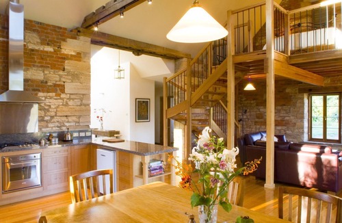 Bagdad House | Armytage House Accommodation