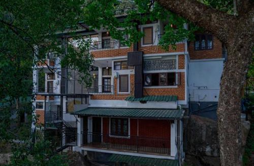 Pallivasal Hotel | Aroma Hills Resort Munnar