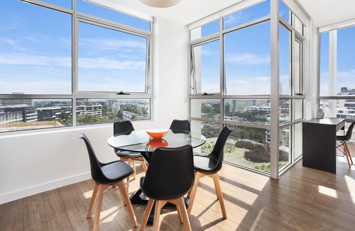 Zetland Apartment | As the Sun Sets - Modern and Spacious 2BR Zetland Apartment Facing the Setting Sun