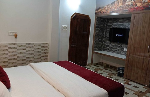 Varanasi Hotel | Atithi Palace Luxury Guest House