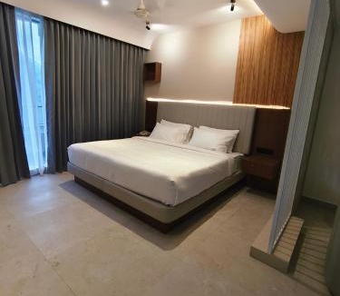 Chithirapuram Hotel | AURA 42 By DIMORA