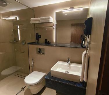 Chithirapuram Hotel | AURA 42 By DIMORA