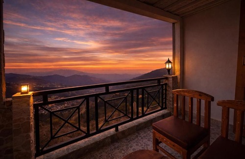 Shilon Bagh Hotel | Aurelion - A Valley View Hotel facing towards snow capped mountains