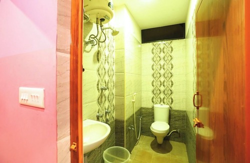 Bommayapalayam Hotel | Auro Wellness Castle