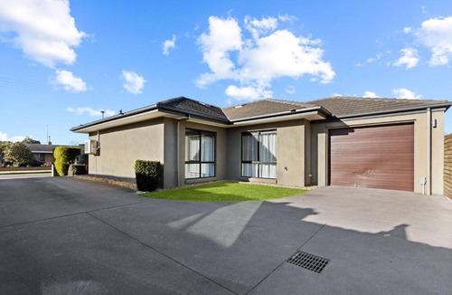 Bairnsdale House | Avalon
