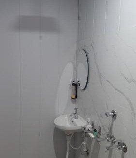Varanasi Hotel | Banaras Blossom Resort