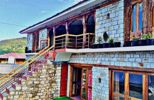 Khirsu Bed & Breakfast | Basa Stay