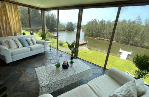 St. Georges Basin House | BasinWaterStays Waterfront Jetty - SHARE Home - Brm2 QueenBed room - Shared Bathroom - see Profile & Photos