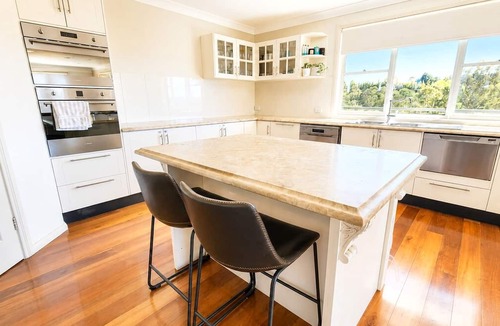 Robin Hill House | Bathurst farm retreat with heated pool