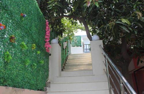 Indira Nagar Apartment | Batohi Inn