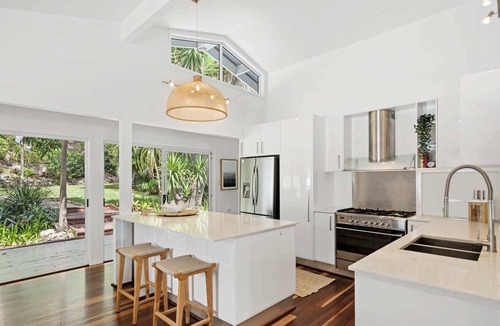Killcare House | Bay Views. Fire Pit. Sleeps 8